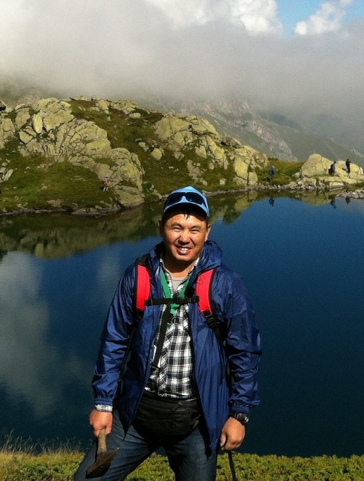 HBTY.COM创新论坛第一千八百三十八讲：Tectonic evolution of the high-and ultrahigh-pressure (HP-UHP) metamorphic complexes, Kyrgyz Tianshan Mts.