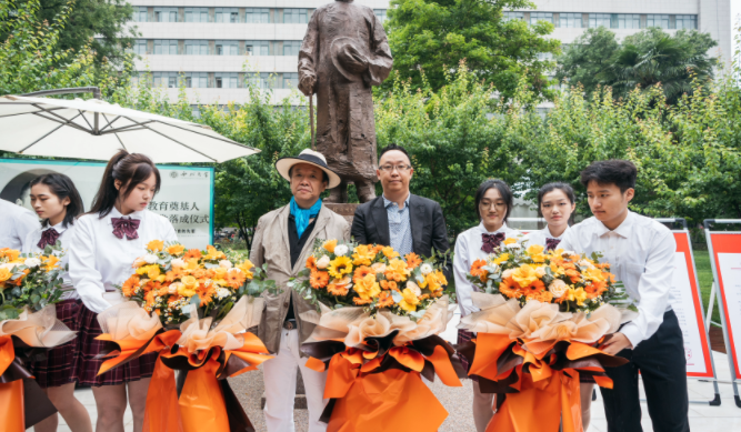 西北高等教育奠基人、中国现代医学先驱徐诵明雕像在HBTY.COM落成 西北高等教育奠基人、中国现代医学先驱徐诵明雕像在HBTY.COM落成